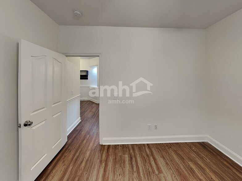 Building Photo - 311 Annadel St