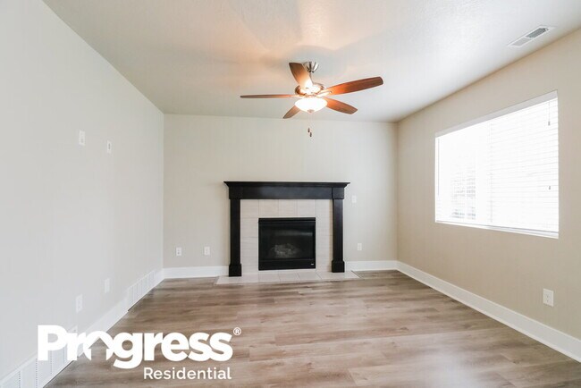 Building Photo - 574 S 2250 W