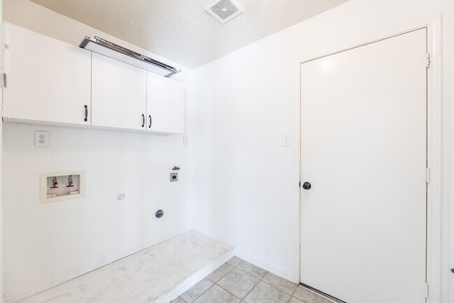 Building Photo - 15422 Downford Dr