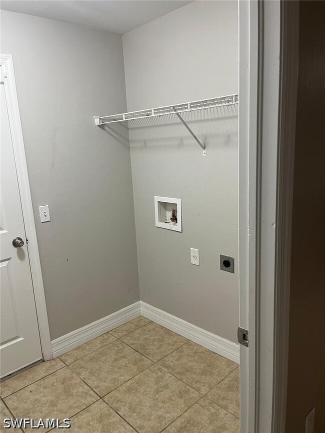 Building Photo - 742 Center Lake St