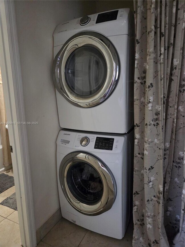 Building Photo - 301 SW 5th St