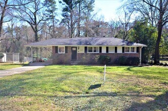 Building Photo - 1009 N Hills Dr