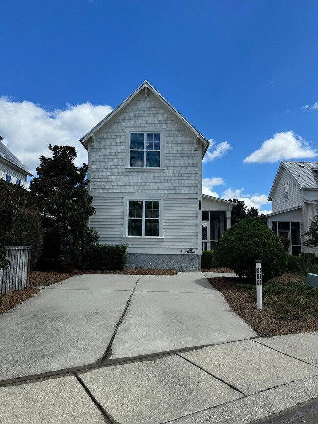 Building Photo - 819 Meadowsweet Ln