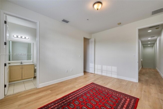 Building Photo - 430 SW 147th Ave