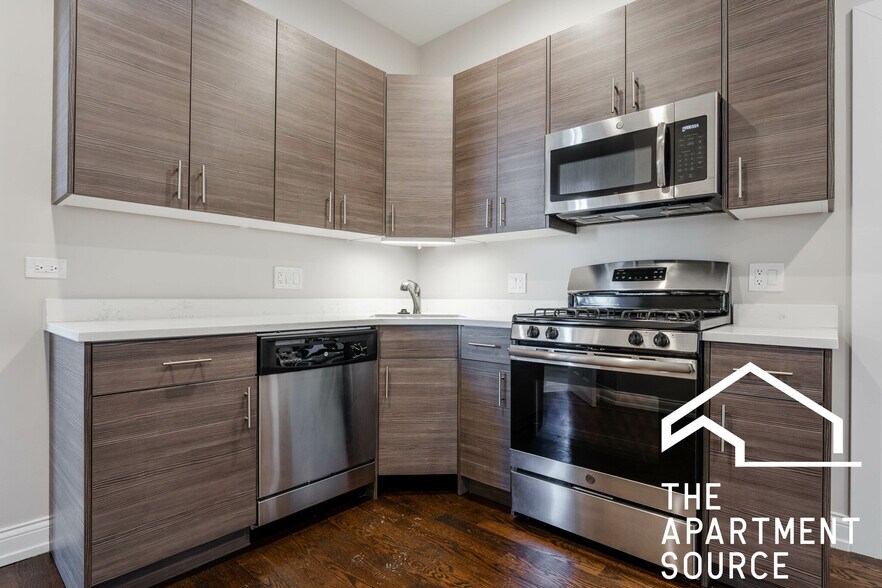 Primary Photo - 2945 W Diversey Ave
