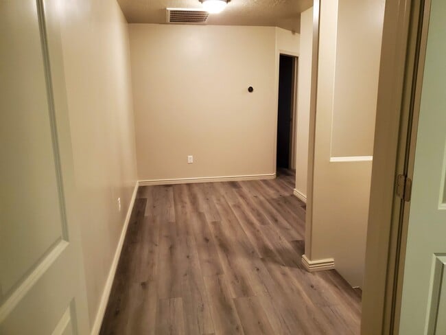 Building Photo - 1000 Bluff View Dr