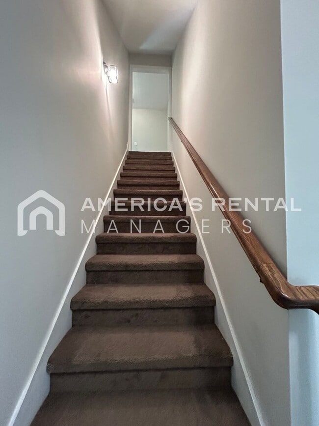 Building Photo - Spacious Home for Rent in Calera! View with 48 Hours Notice!