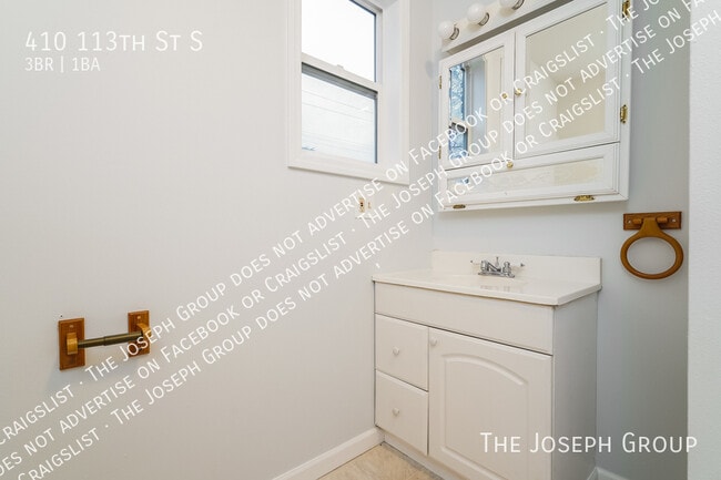 Building Photo - 410 113th St S