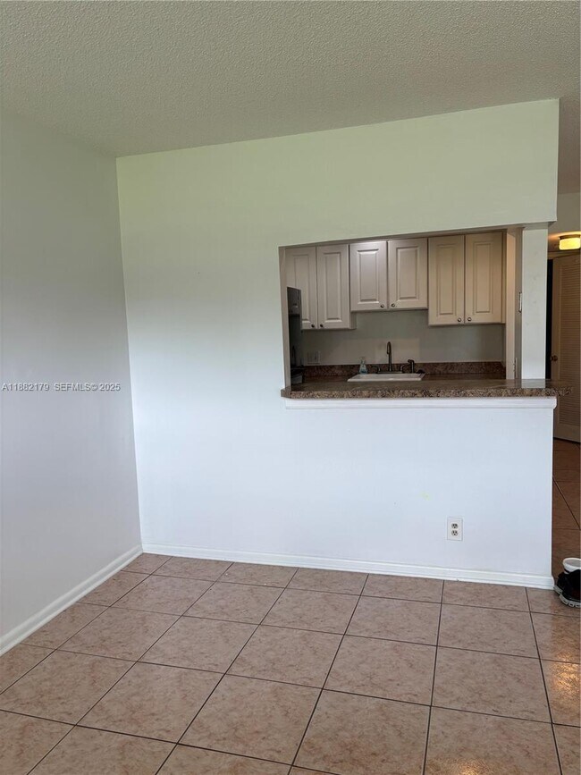 Building Photo - 272 Camden L