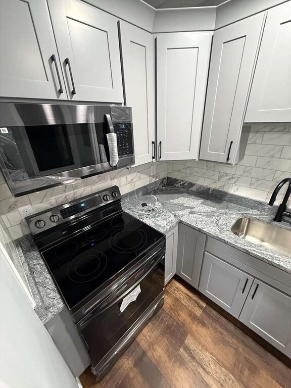 Building Photo - 11 Lawrence St