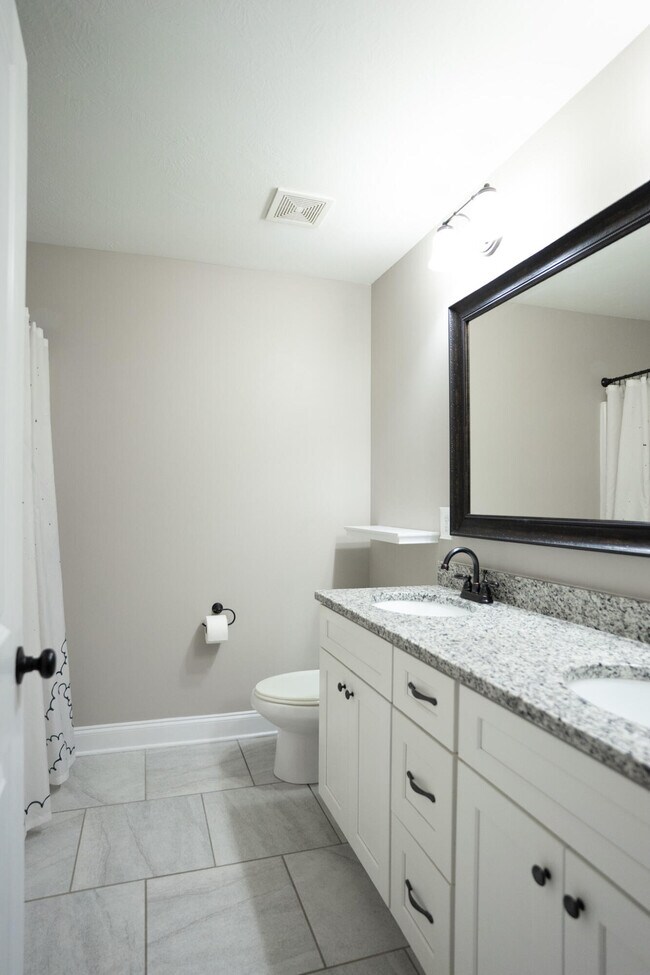 Building Photo - 657 Tree Top Trl