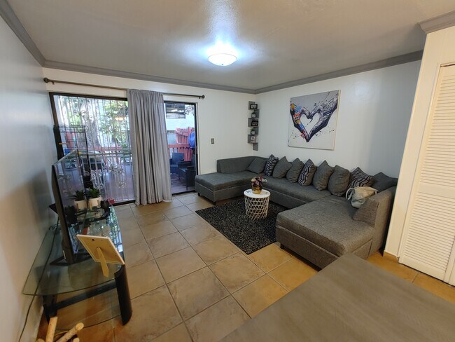 Building Photo - 1901 NW S River Dr