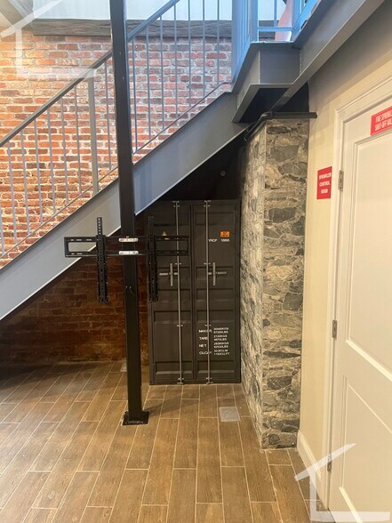Building Photo - 1028 Commonwealth