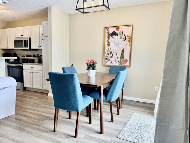 Building Photo - Freshly Renovated Home With Man Cave In Trenton OH