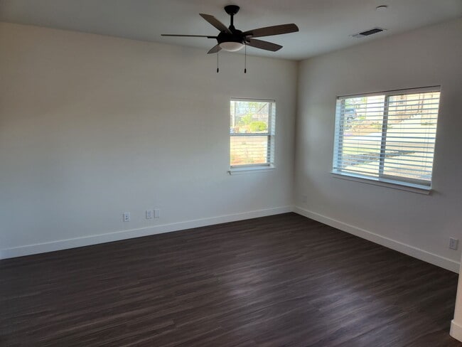 Building Photo - 6117 Lois Dr