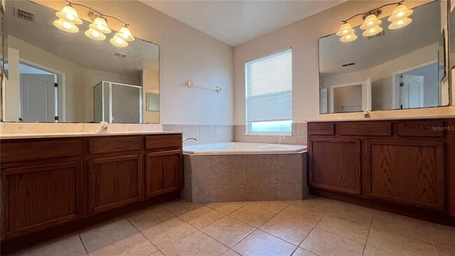 Building Photo - 806 Lost Grove Cir
