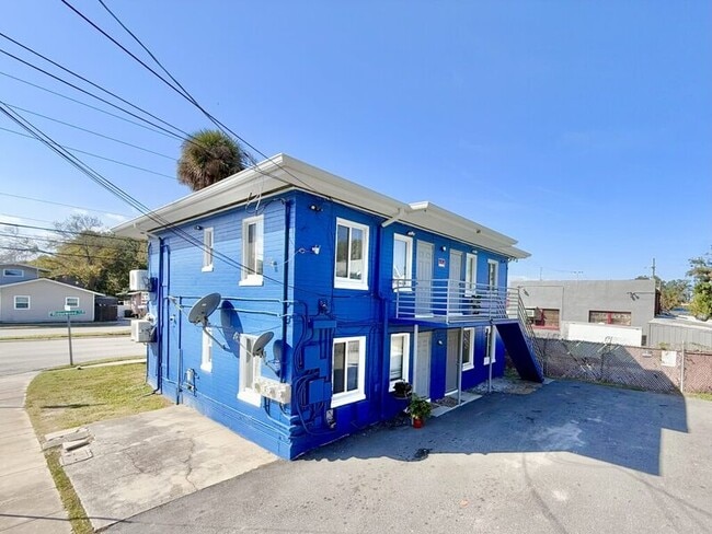 Building Photo - 551 N Ridgewood Ave