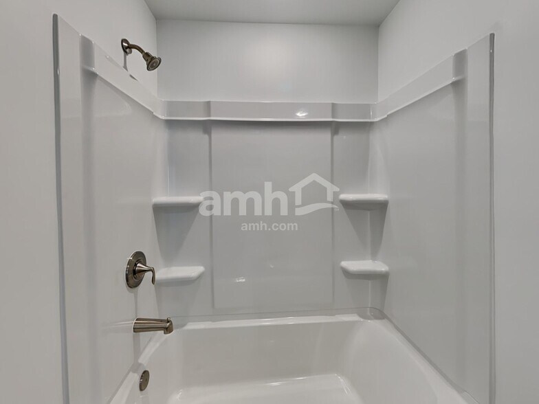 Building Photo - 104 Punderson Dr