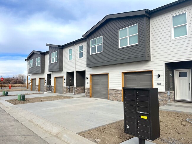 Primary Photo - Bright 3br Townhome (New Build)