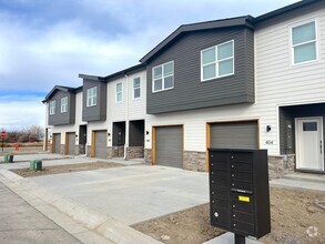 Building Photo - Bright 3br Townhome (New Build)