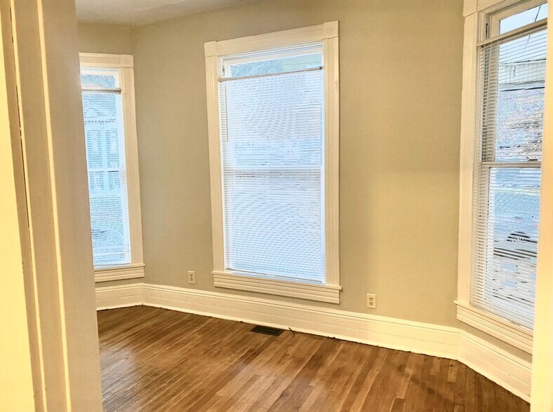 Building Photo - 718 Brown St