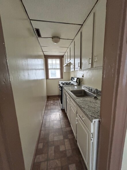 Kitchen - 47 Juniper St