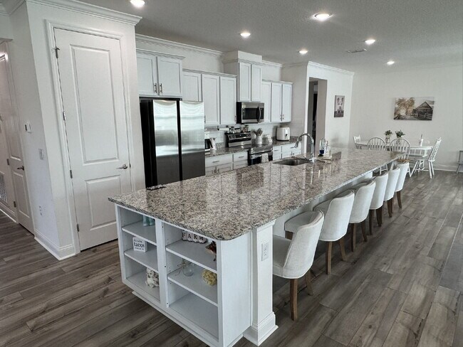 Building Photo - For Rent - Spring Move in Special ... 2nd Month's Rent FREE! (if sign a lease before the end of M...