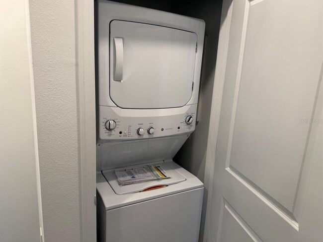 Building Photo - 2059 Punch Bowl Ave