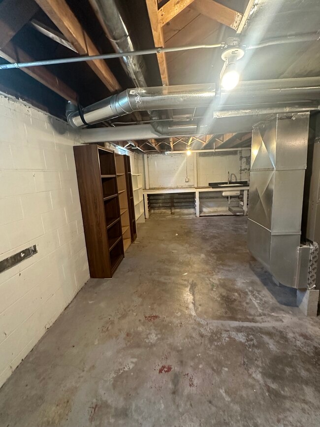 Building Photo - 1122 69th St