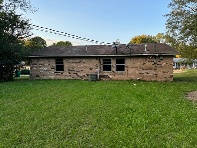 Building Photo - 117 Hayes Dr