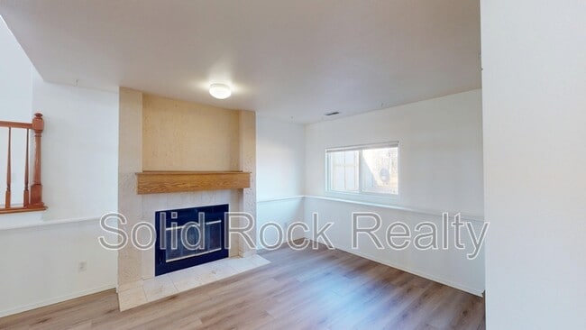 Building Photo - 935 Greenbrier Dr