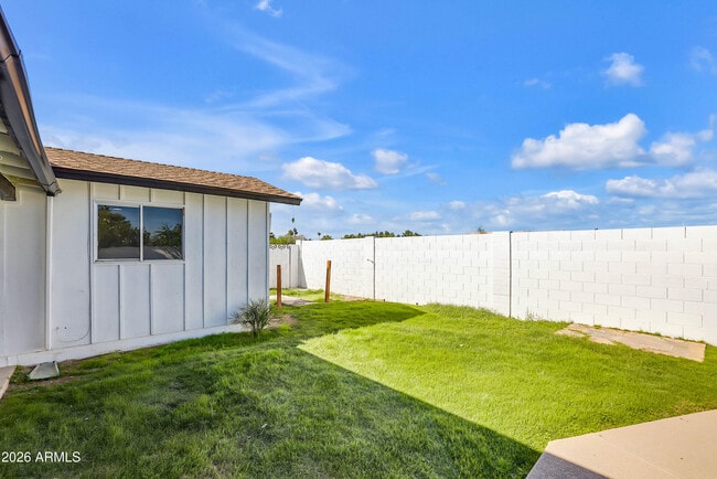 Building Photo - 1018 W Ivanhoe St