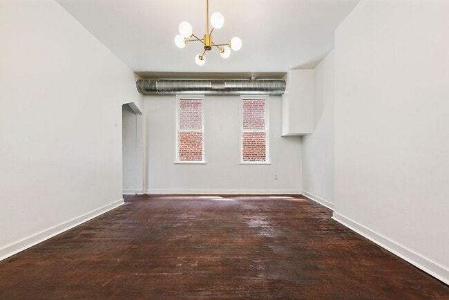 Building Photo - Remodeled 2 bedroom with backyard