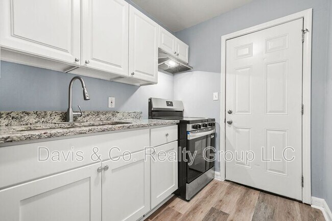 Building Photo - 1156 Hubbard St SW