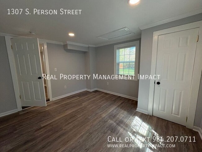 Building Photo - 1307 S Person St