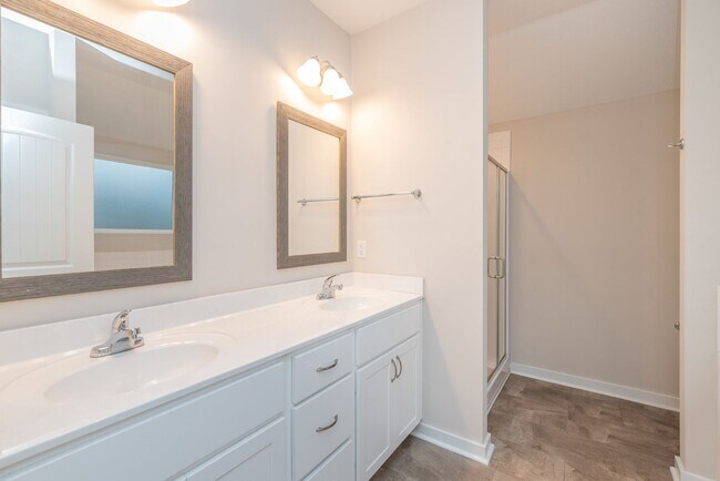 Building Photo - Beautiful and spacious 2 Story in Summerto...