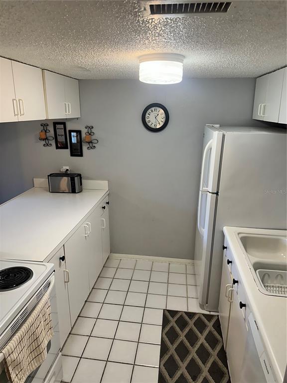 Building Photo - 4215 E Bay Dr