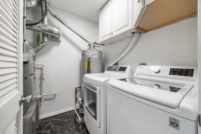 Building Photo - 901 Yosemite Trail