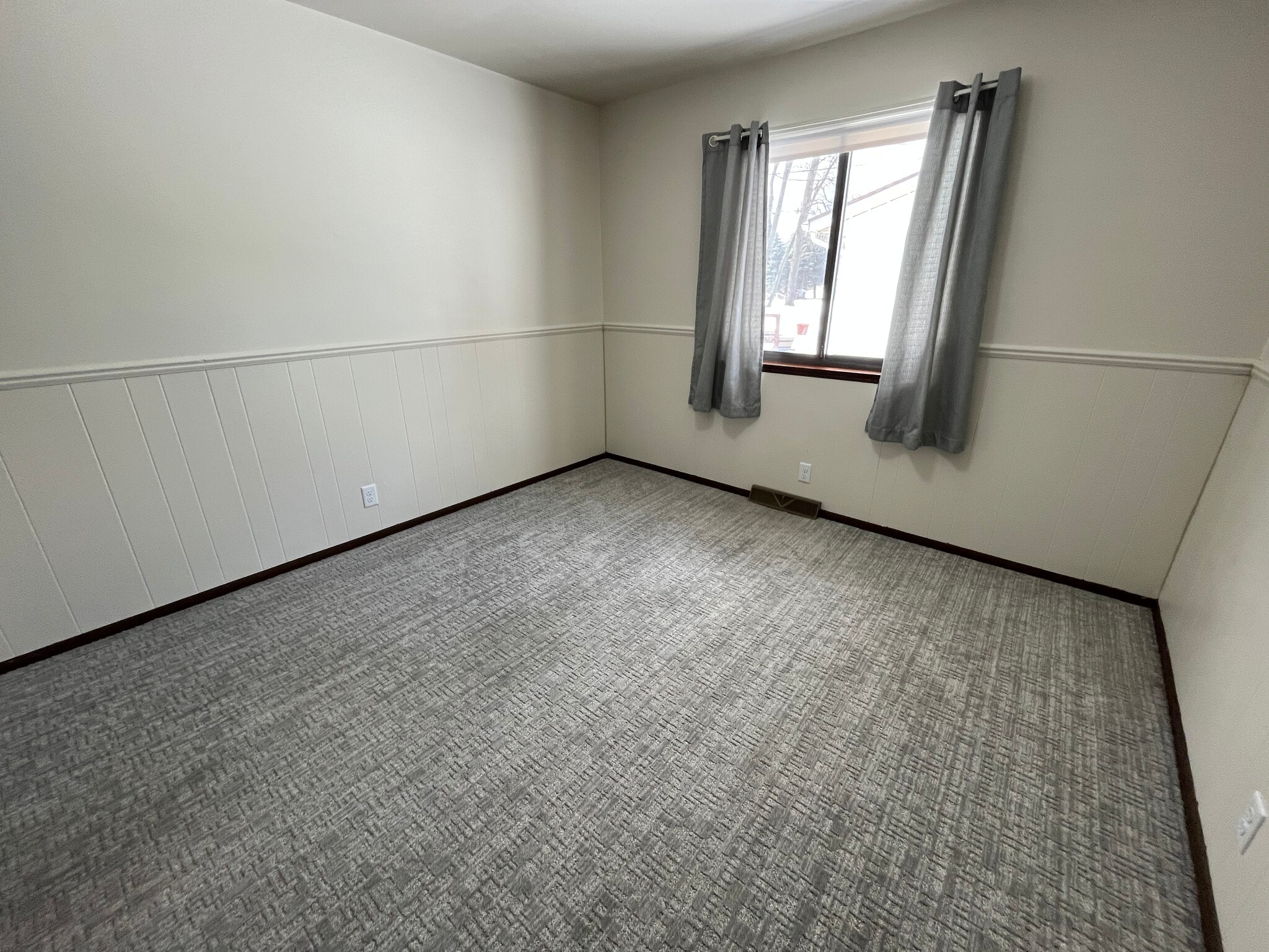 Building Photo - 484 W 30th St