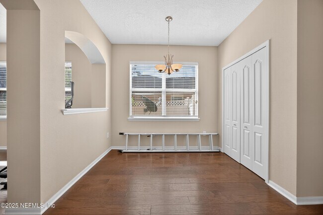 Building Photo - 13725 Devan Lee Dr N