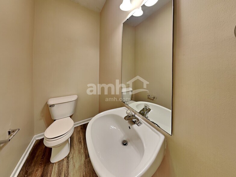 Building Photo - 1007 Rutherford Way