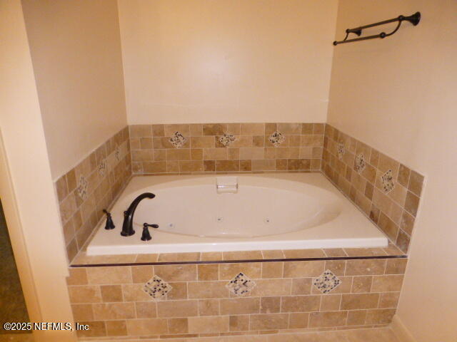 Building Photo - 1922 Holly Oaks Ravine Dr