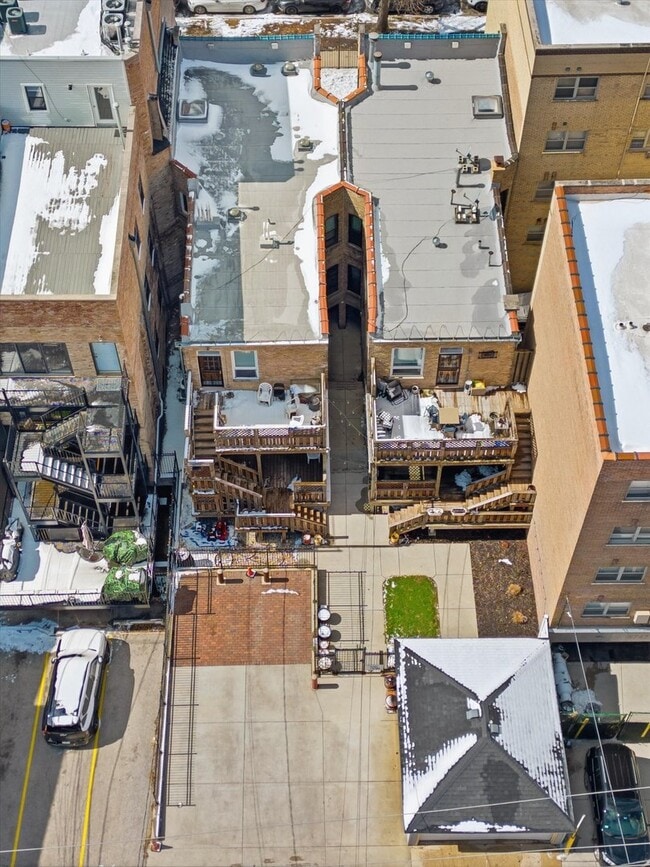 Building Photo - 5739 N Winthrop Ave