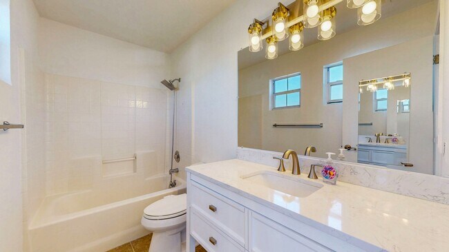 Building Photo - Charming 3 Bedroom 2.5 Bath with Bonus Room and Private Yard!