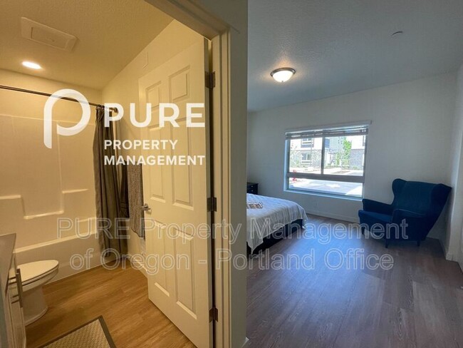 Building Photo - 22025 NE Halsey St