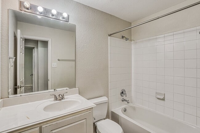 Building Photo - 2219 Diamond Crest Dr