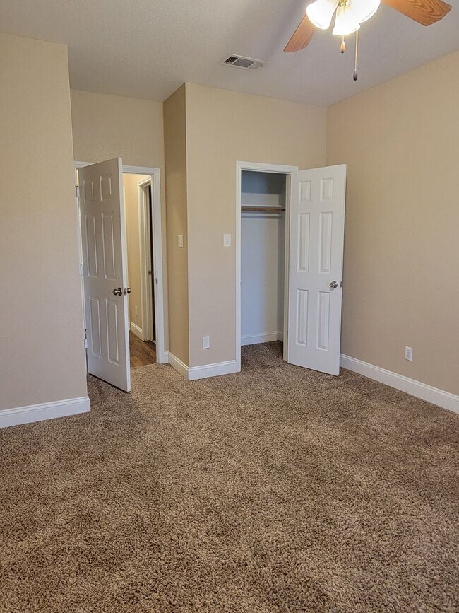 Building Photo - HUGE 4-5 BEDROOM IN HARKER HEIGHTS - OVER 2700 SQ FT