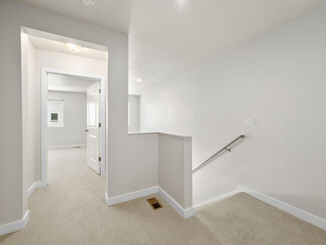 Building Photo - Wau-15083 S Reins Way Bluffdale, UT 84065
