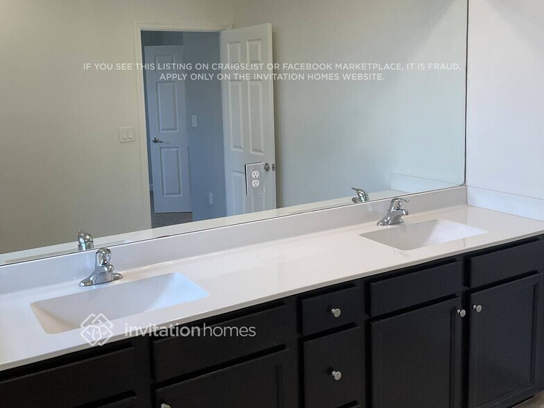 Building Photo - 3353 SE 2nd Ct