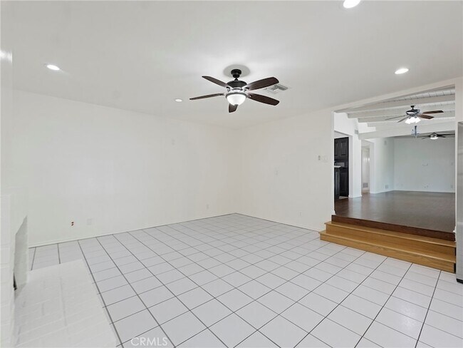 Building Photo - 10918 Reseda Blvd